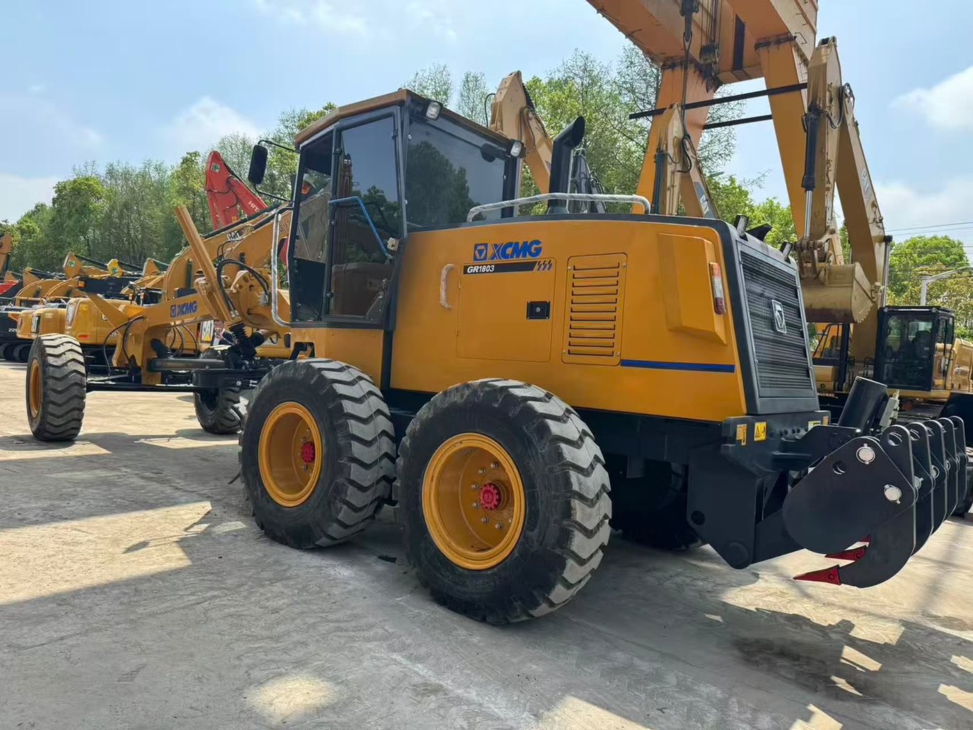 2025 XCMG GR1803 Motor Grader photo 2, Qingdao, China